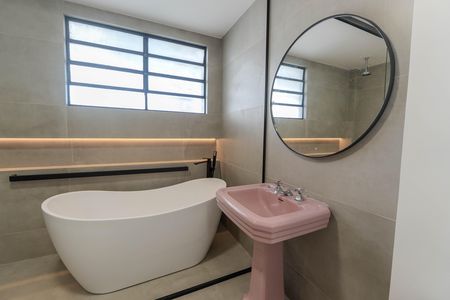 Apartamento para alugar com 150m², 4 quartos e 1 vaga Apartamento para alugar com 150m², 4 quartos e 1 vagaBanheiro da Suíte 1