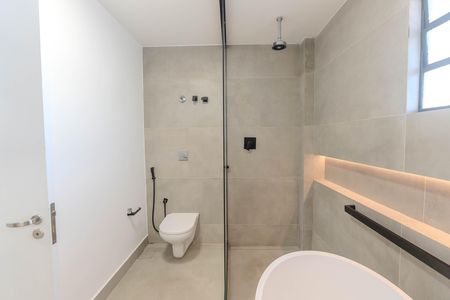 Apartamento para alugar com 150m², 4 quartos e 1 vaga Apartamento para alugar com 150m², 4 quartos e 1 vagaBanheiro da Suíte 1