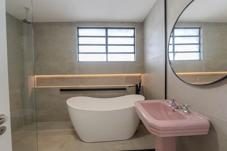 Apartamento para alugar com 150m², 4 quartos e 1 vaga Apartamento para alugar com 150m², 4 quartos e 1 vagaBanheiro da Suíte 1