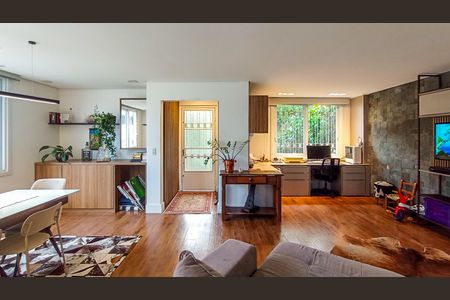 Casa à venda com 170m², 3 quartos e 3 vagas Casa à venda com 170m², 3 quartos e 3 vagasSala
