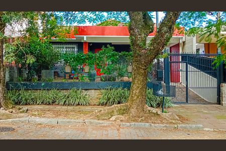 Casa à venda com 170m², 3 quartos e 3 vagas Casa à venda com 170m², 3 quartos e 3 vagasFachada