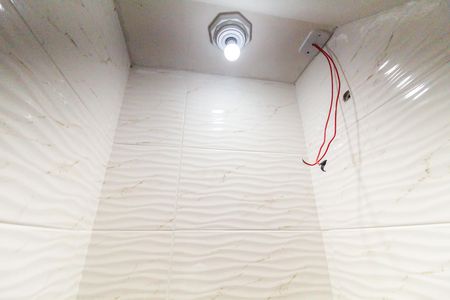 Banheiro de casa para alugar com 1 quarto, 35m² em Jardim Itapemirim, São Paulo
