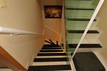 Casa à venda com 165m², 4 quartos e 2 vagasEscada