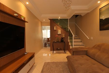 Casa à venda com 165m², 4 quartos e 2 vagasSala