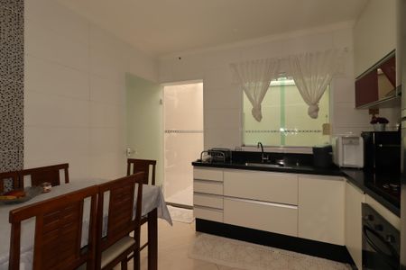 Casa à venda com 165m², 4 quartos e 2 vagasCozinha