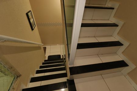 Casa à venda com 165m², 4 quartos e 2 vagasEscada