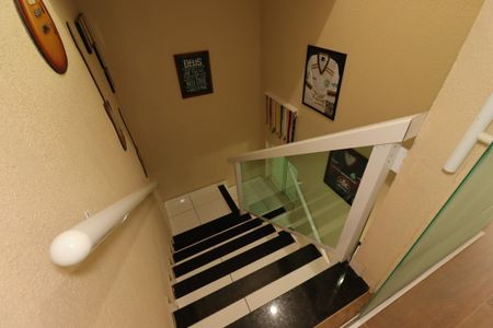 Casa à venda com 165m², 4 quartos e 2 vagasEscada