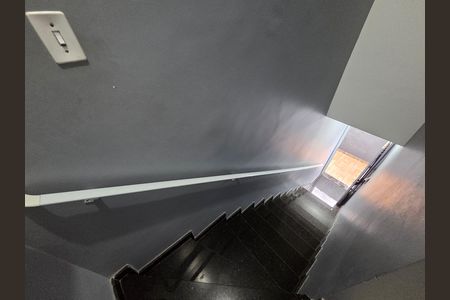 Casa de condomínio para alugar com 52m², 2 quartos e 1 vaga Casa de condomínio para alugar com 52m², 2 quartos e 1 vagaEscada