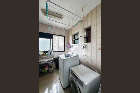 Apartamento à venda com 115m², 3 quartos e 3 vagas Apartamento à venda com 115m², 3 quartos e 3 vagasÁrea de Serviço