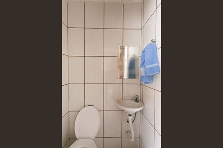 Casa para alugar com 150m², 2 quartos e 1 vaga Casa para alugar com 150m², 2 quartos e 1 vagaBanheiro de Serviço