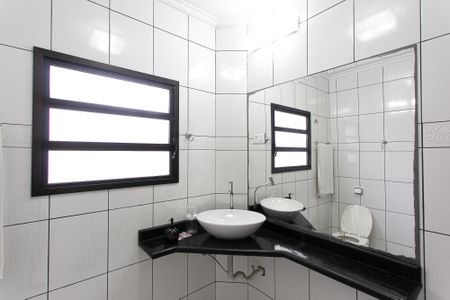Casa para alugar com 150m², 2 quartos e 1 vaga Casa para alugar com 150m², 2 quartos e 1 vagaBanheiro da Suíte