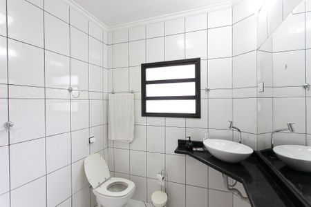 Casa para alugar com 150m², 2 quartos e 1 vaga Casa para alugar com 150m², 2 quartos e 1 vagaBanheiro da Suíte