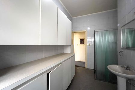 Casa para alugar com 350m², 7 quartos e 2 vagas Casa para alugar com 350m², 7 quartos e 2 vagasBanheiro social