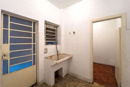 Casa para alugar com 350m², 7 quartos e 2 vagas Casa para alugar com 350m², 7 quartos e 2 vagasCasa 2 - área de serviço