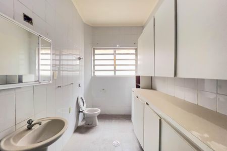 Casa para alugar com 350m², 7 quartos e 2 vagas Casa para alugar com 350m², 7 quartos e 2 vagasBanheiro social