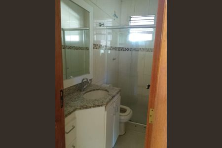 Banheiro de casa para alugar com 2 quartos, 55m² em Jardim Leblon, Belo Horizonte