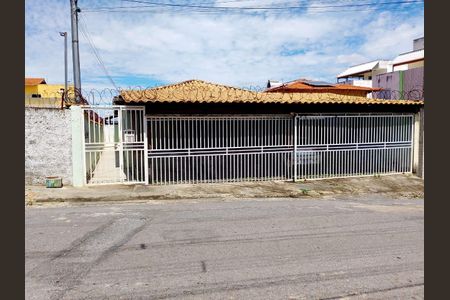 Casa para alugar com 55m², 2 quartos e 1 vaga Casa para alugar com 55m², 2 quartos e 1 vagaFachada