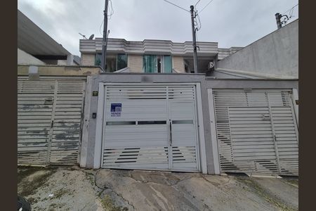 Casa à venda com 112m², 3 quartos e 2 vagasFachada