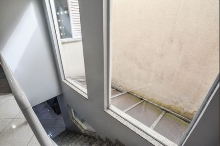 Casa à venda com 112m², 3 quartos e 2 vagasEscada
