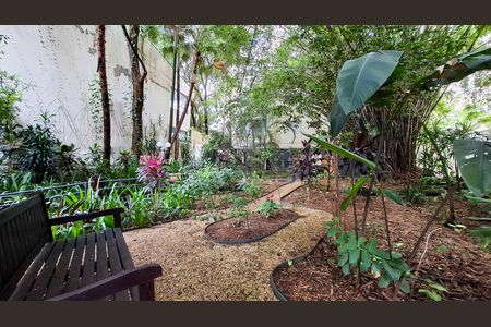 Apartamento à venda com 105m², 2 quartos e 1 vaga Apartamento à venda com 105m², 2 quartos e 1 vagaEntrada do Prédio e Jardim