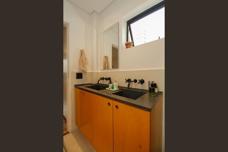 Apartamento à venda com 105m², 2 quartos e 1 vaga Apartamento à venda com 105m², 2 quartos e 1 vagaBanheiro da Suíte