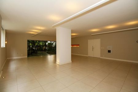 Apartamento à venda com 105m², 2 quartos e 1 vaga Apartamento à venda com 105m², 2 quartos e 1 vagaÁrea Comum - Salão de Festas