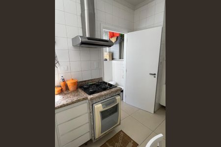 Cozinha de apartamento para alugar com 3 quartos, 100m² em Barra Funda, Guarujá