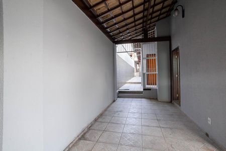Garagem de casa à venda com 3 quartos, 180m² em Santa Monica, Belo Horizonte