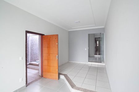 Sala de casa à venda com 3 quartos, 180m² em Santa Monica, Belo Horizonte