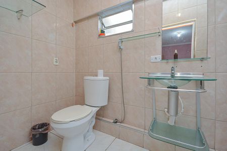 Casa para alugar com 50m², 2 quartos e 2 vagasBanheiro da Suíte