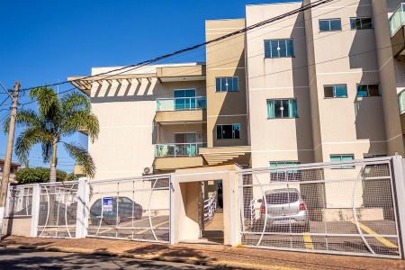 Fachada do condomínio com placa do Quinto Andar de apartamento para alugar com 3 quartos, 86m² em Parque Residencial Jaguari, Americana