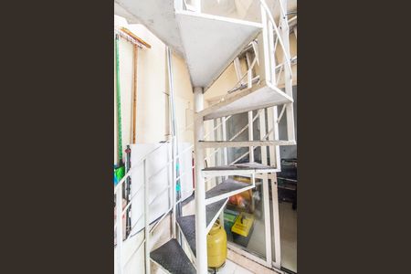 Casa de condomínio para alugar com 208m², 3 quartos e 2 vagas Casa de condomínio para alugar com 208m², 3 quartos e 2 vagasEscada