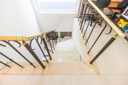 Casa de condomínio para alugar com 208m², 3 quartos e 2 vagas Casa de condomínio para alugar com 208m², 3 quartos e 2 vagasEscada