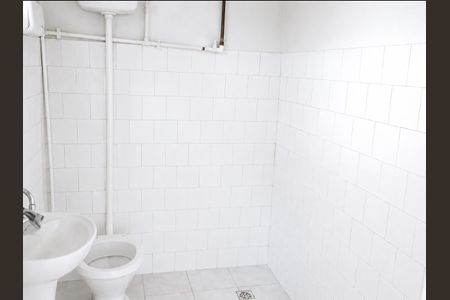 Banheiro de apartamento para alugar com 1 quarto, 35m² em Tanque, Rio de Janeiro