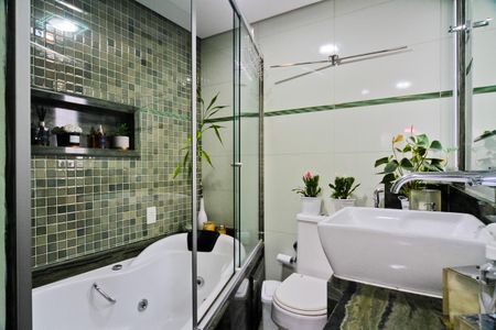 Apartamento à venda com 75m², 2 quartos e 1 vaga Apartamento à venda com 75m², 2 quartos e 1 vagaBanheiro da Suíte