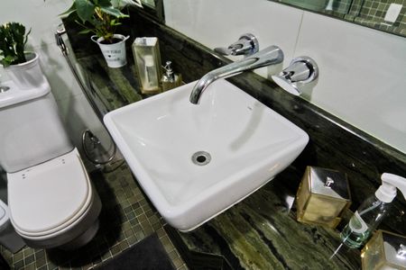 Apartamento à venda com 75m², 2 quartos e 1 vaga Apartamento à venda com 75m², 2 quartos e 1 vagaBanheiro da Suíte