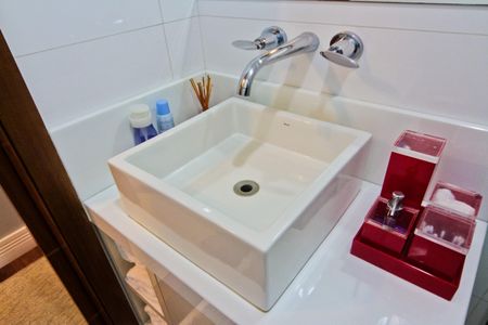 Apartamento à venda com 75m², 2 quartos e 1 vaga Apartamento à venda com 75m², 2 quartos e 1 vagaBanheiro