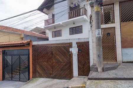 Casa para alugar com 105m², 2 quartos e 3 vagas Casa para alugar com 105m², 2 quartos e 3 vagasFachada