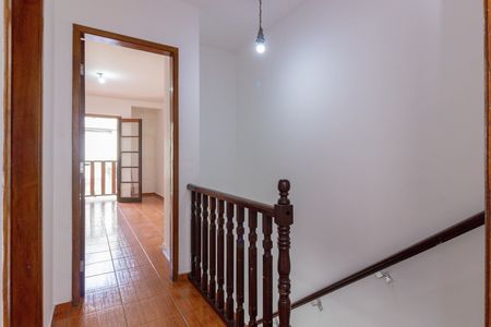 Casa para alugar com 105m², 2 quartos e 3 vagas Casa para alugar com 105m², 2 quartos e 3 vagasCorredor Superior Entrada Quartos e Banheiro