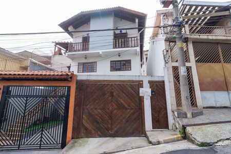 Casa para alugar com 105m², 2 quartos e 3 vagas Casa para alugar com 105m², 2 quartos e 3 vagasFachada