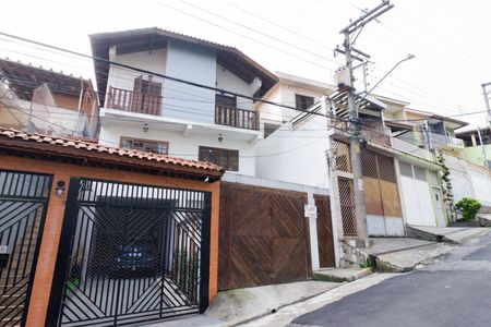 Casa para alugar com 105m², 2 quartos e 3 vagas Casa para alugar com 105m², 2 quartos e 3 vagasFachada