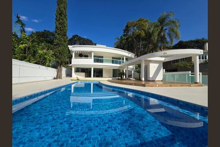 Casa à venda com 810m², 6 quartos e 8 vagas