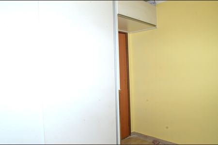 Quarto 1 de apartamento para alugar com 2 quartos, 42m² em Jardim Vitoria, Belo Horizonte