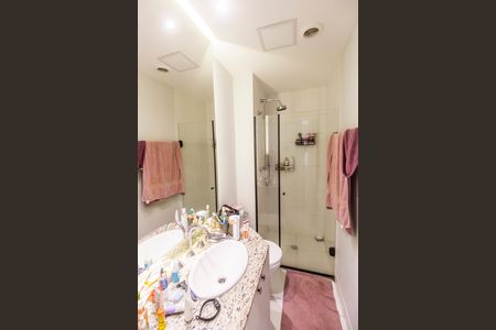 Apartamento para alugar com 83m², 1 quarto e 2 vagas Apartamento para alugar com 83m², 1 quarto e 2 vagasBanheiro da Suíte