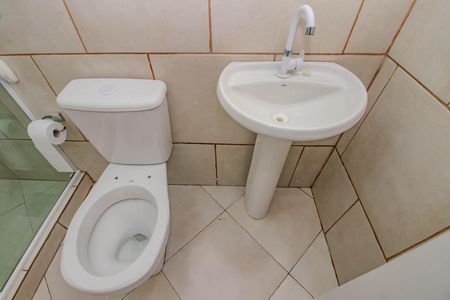 Banheiro de apartamento para alugar com 1 quarto, 45m² em Vila Ipiranga, Porto Alegre