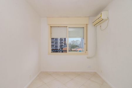 Quarto 1 de apartamento para alugar com 1 quarto, 45m² em Vila Ipiranga, Porto Alegre