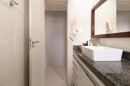 Apartamento à venda com 67m², 2 quartos e 1 vagaBanheiro Social