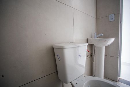 Banheiro de kitnet/studio para alugar com 1 quarto, 18m² em Itália, São José dos Pinhais