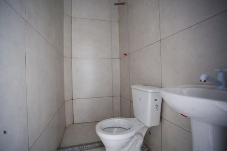Banheiro de kitnet/studio para alugar com 1 quarto, 18m² em Itália, São José dos Pinhais