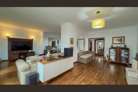 Casa para alugar com 600m², 6 quartos e 2 vagas Casa para alugar com 600m², 6 quartos e 2 vagasSala